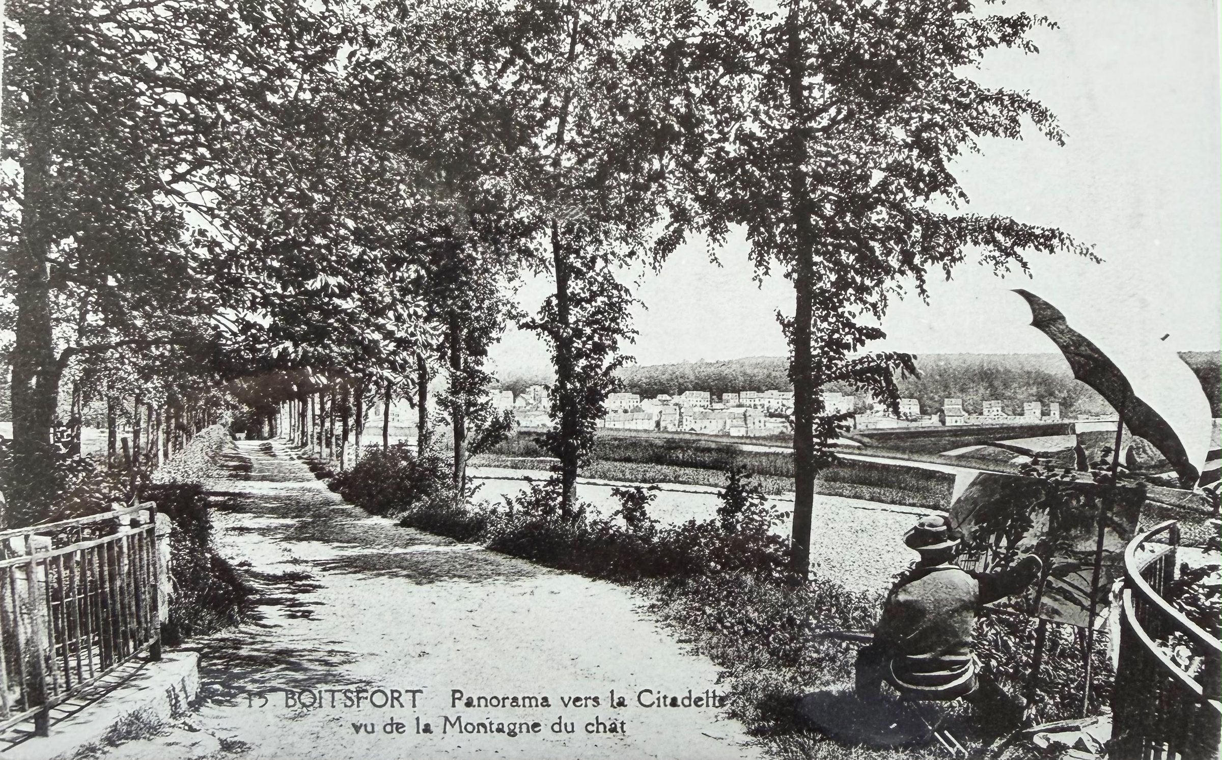 Postcard of Boitsfort seen from the Montagne du Chat, with a painter at his easel under a parasol