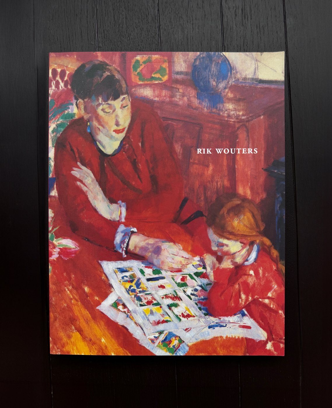 Cover of the Rik Wouters exhibition catalogue, with a woman and a girl at a red table
